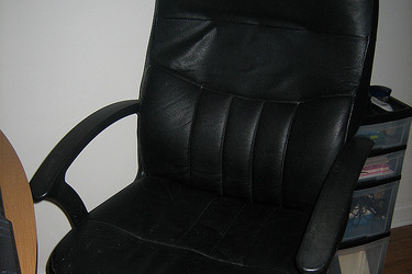 What a Proper Office Chair Can Do for Your Desk Experience